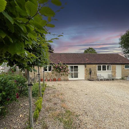 Villa Whitley Coach House Exterior foto