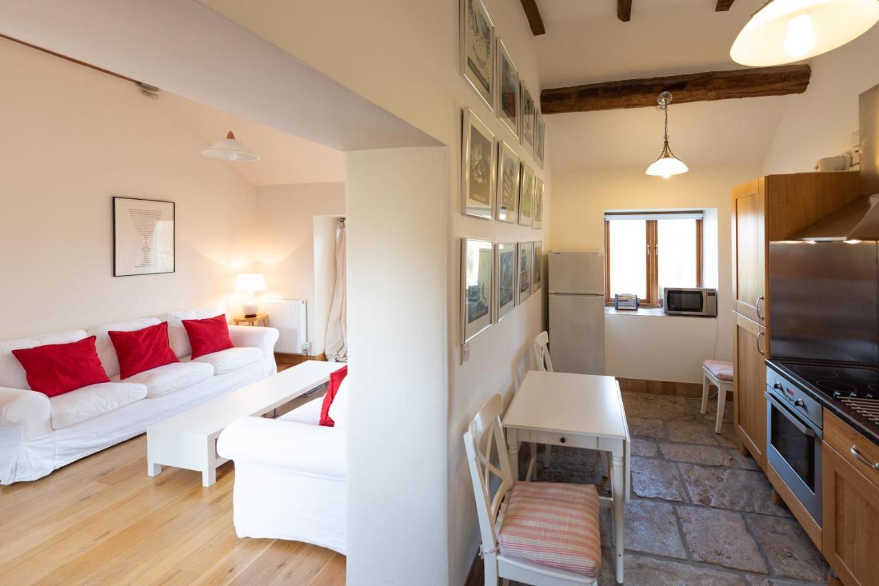 Villa Whitley Coach House Exterior foto