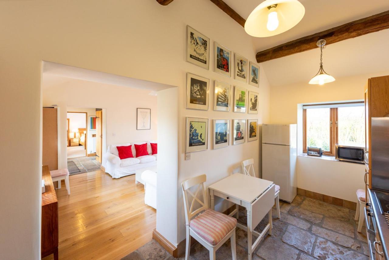 Villa Whitley Coach House Exterior foto