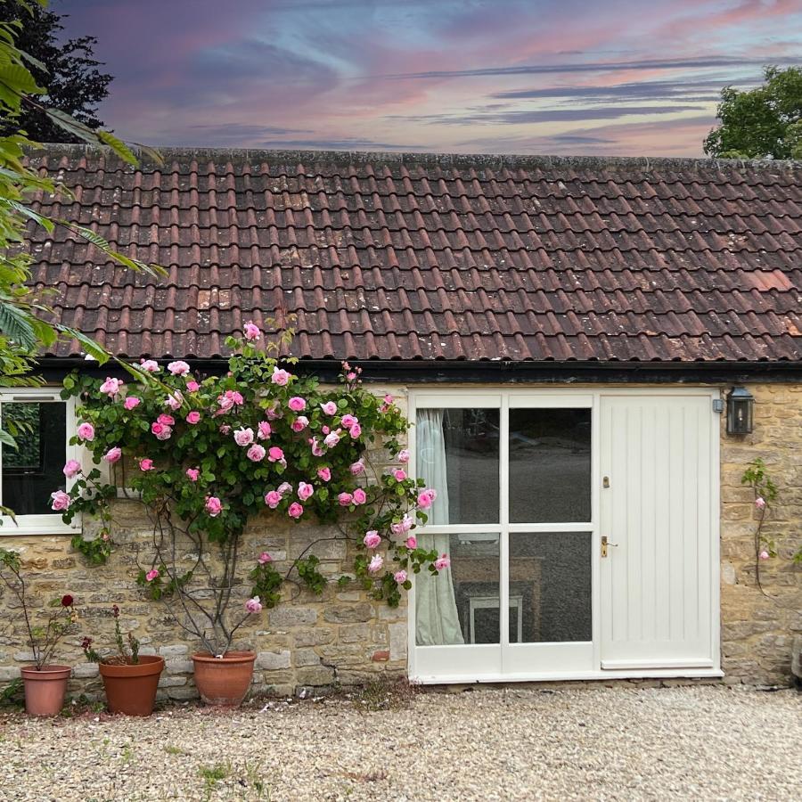 Villa Whitley Coach House Exterior foto