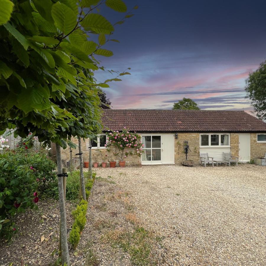 Villa Whitley Coach House Exterior foto