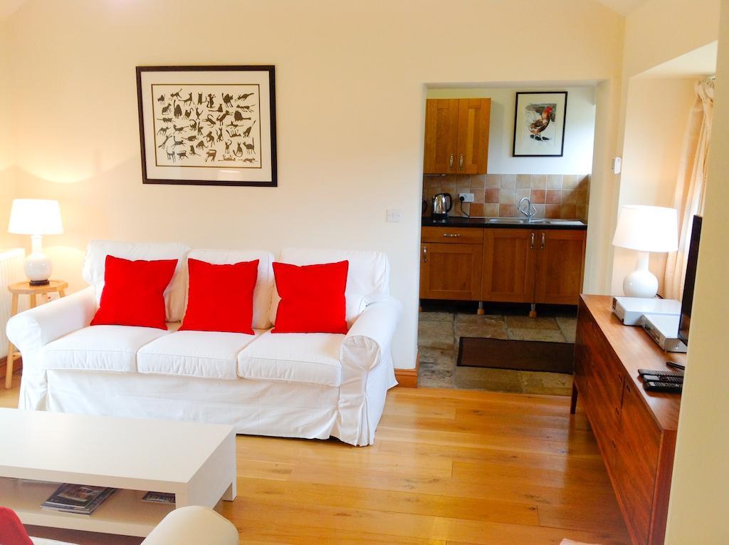 Villa Whitley Coach House Zimmer foto