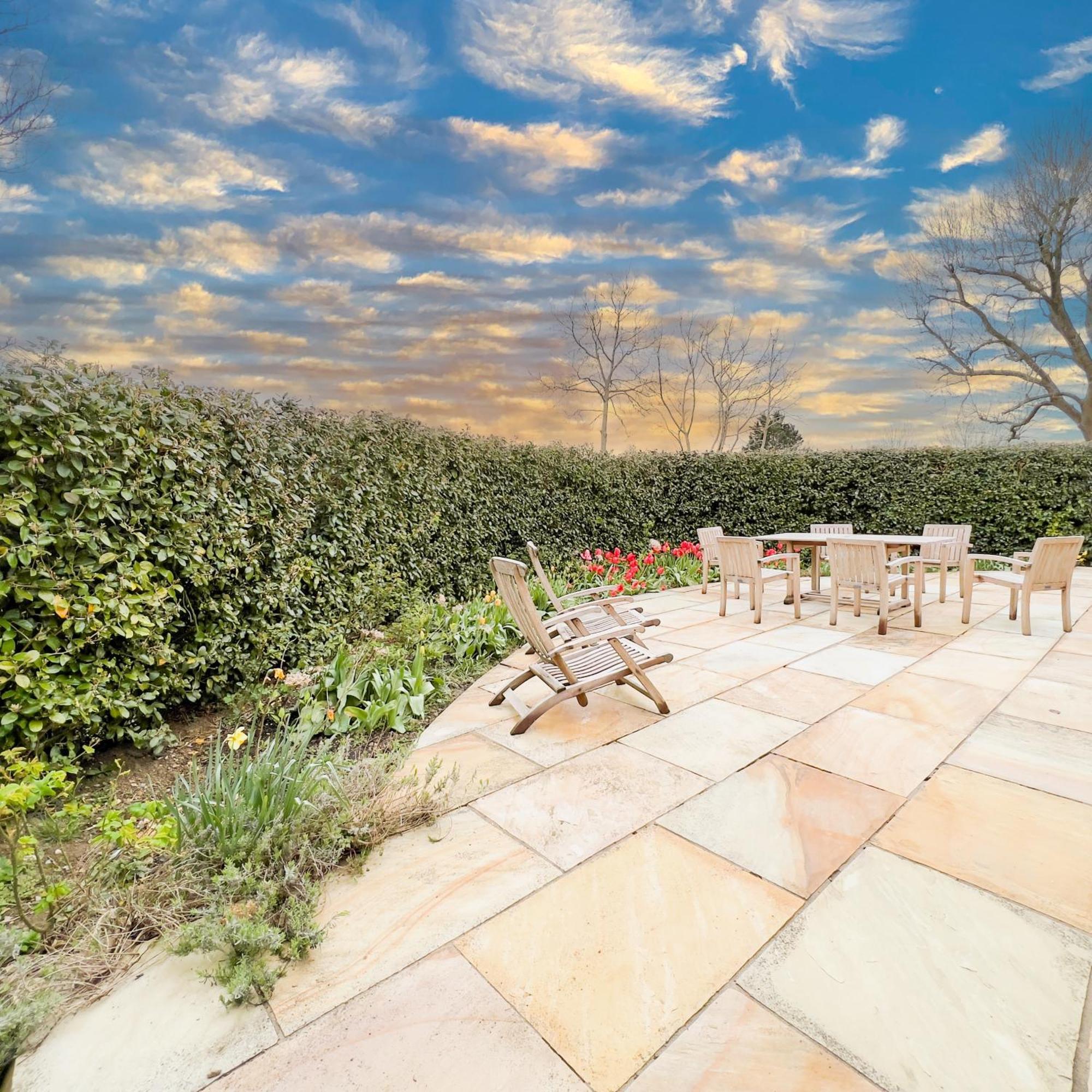Villa Whitley Coach House Exterior foto