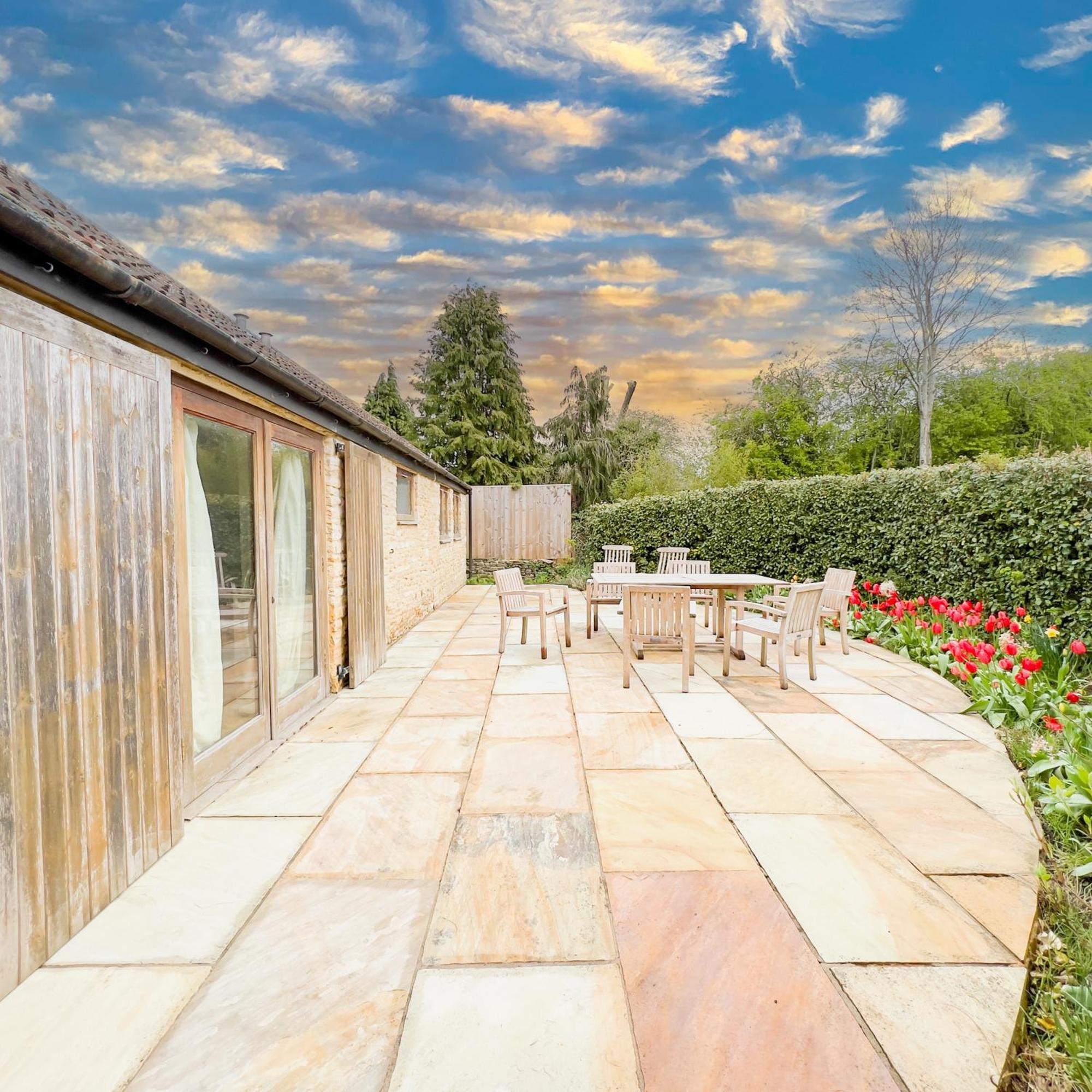 Villa Whitley Coach House Exterior foto