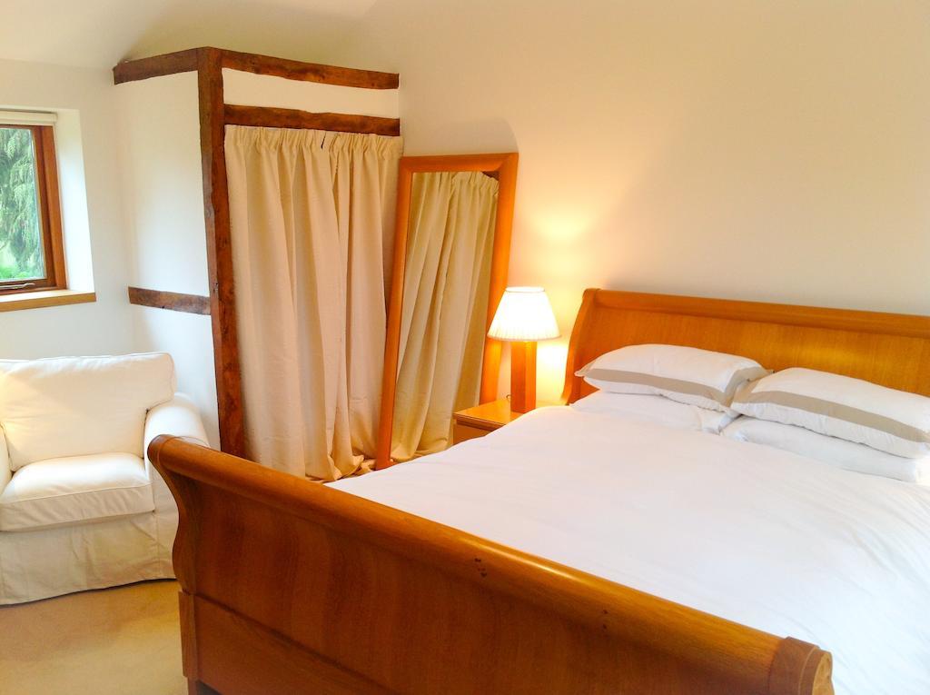 Villa Whitley Coach House Zimmer foto