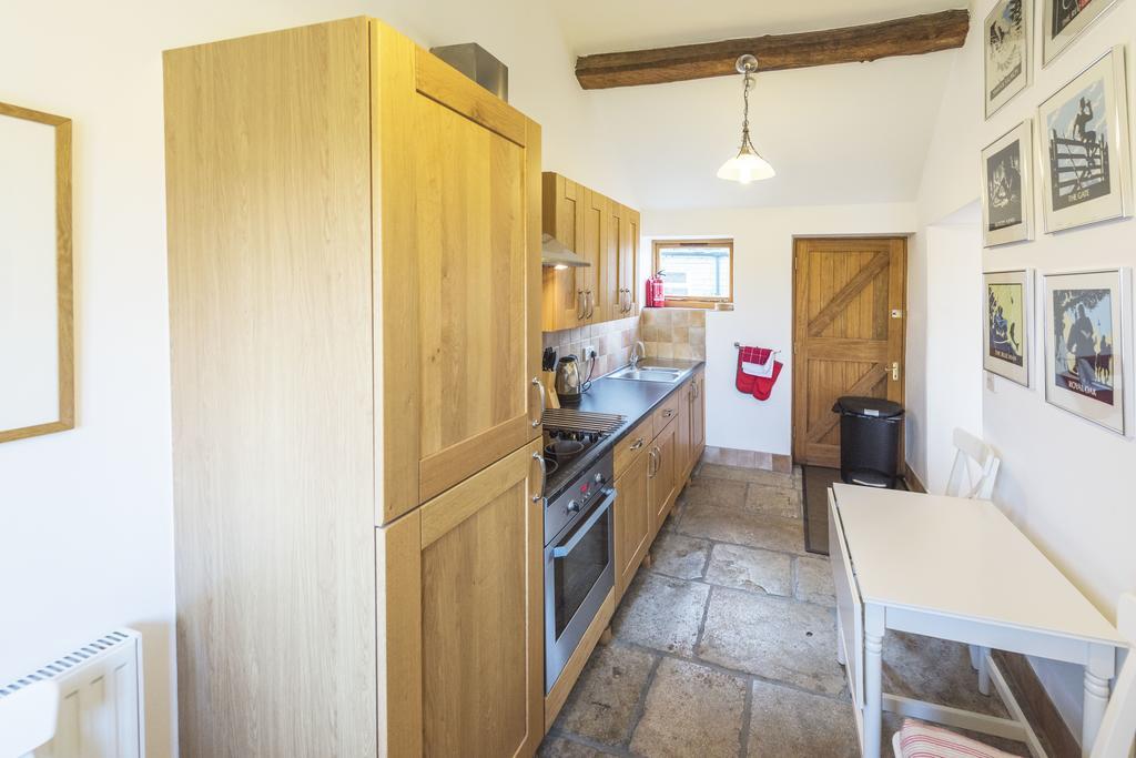 Villa Whitley Coach House Exterior foto