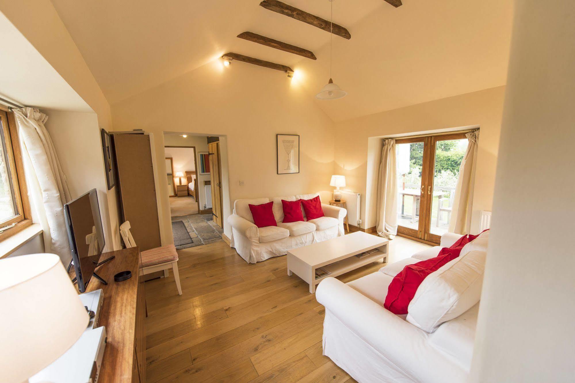 Villa Whitley Coach House Exterior foto