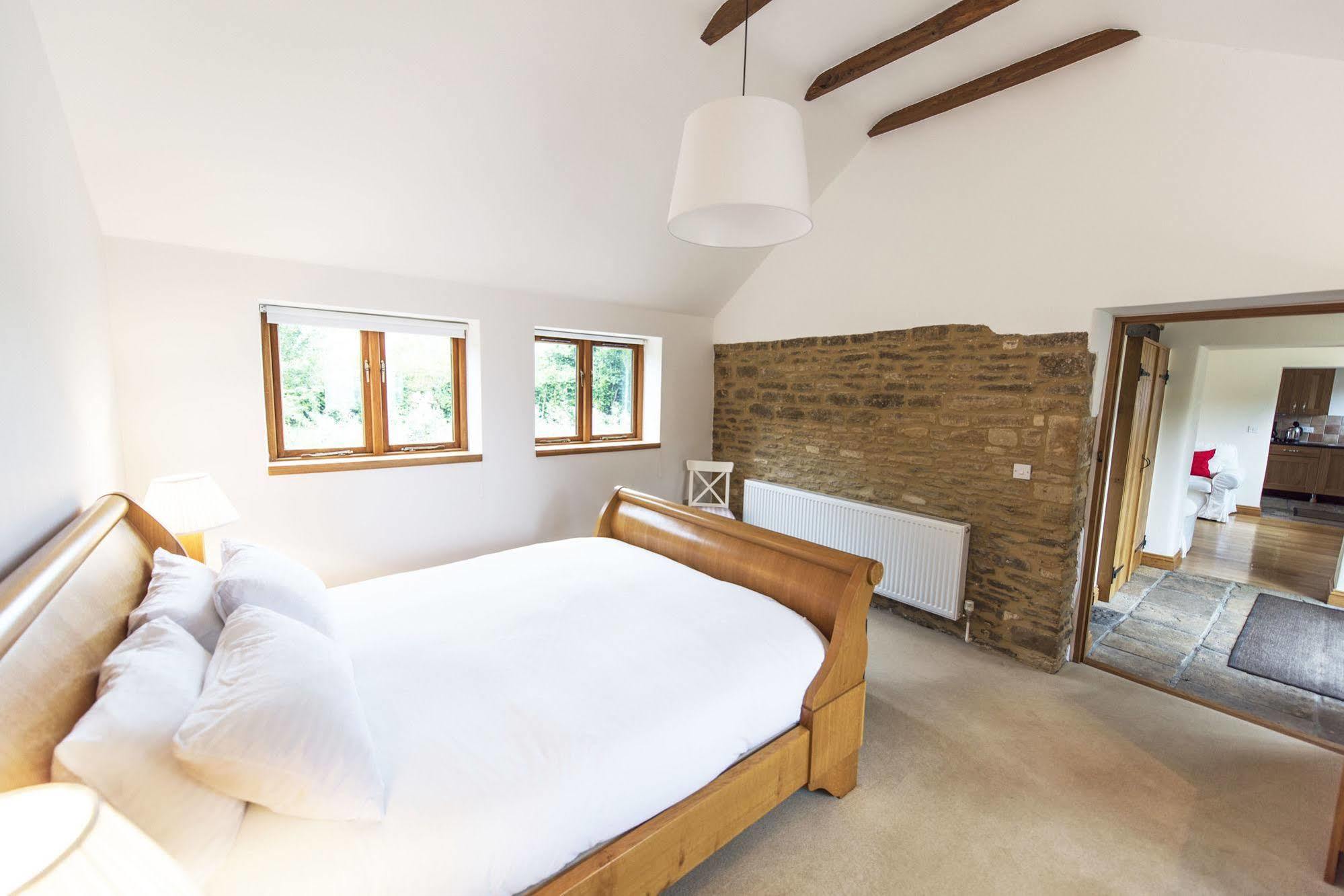 Villa Whitley Coach House Exterior foto