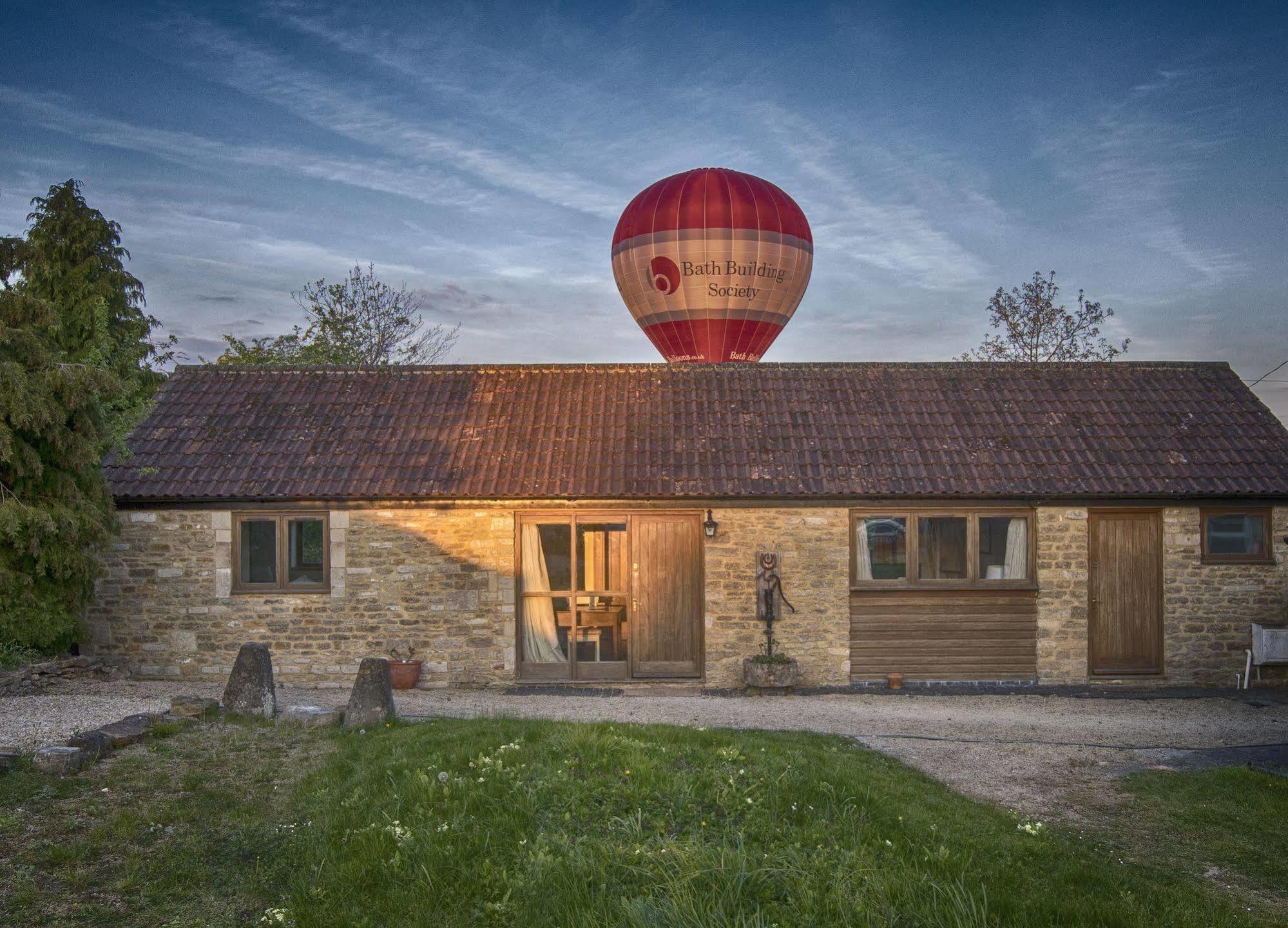 Villa Whitley Coach House Exterior foto