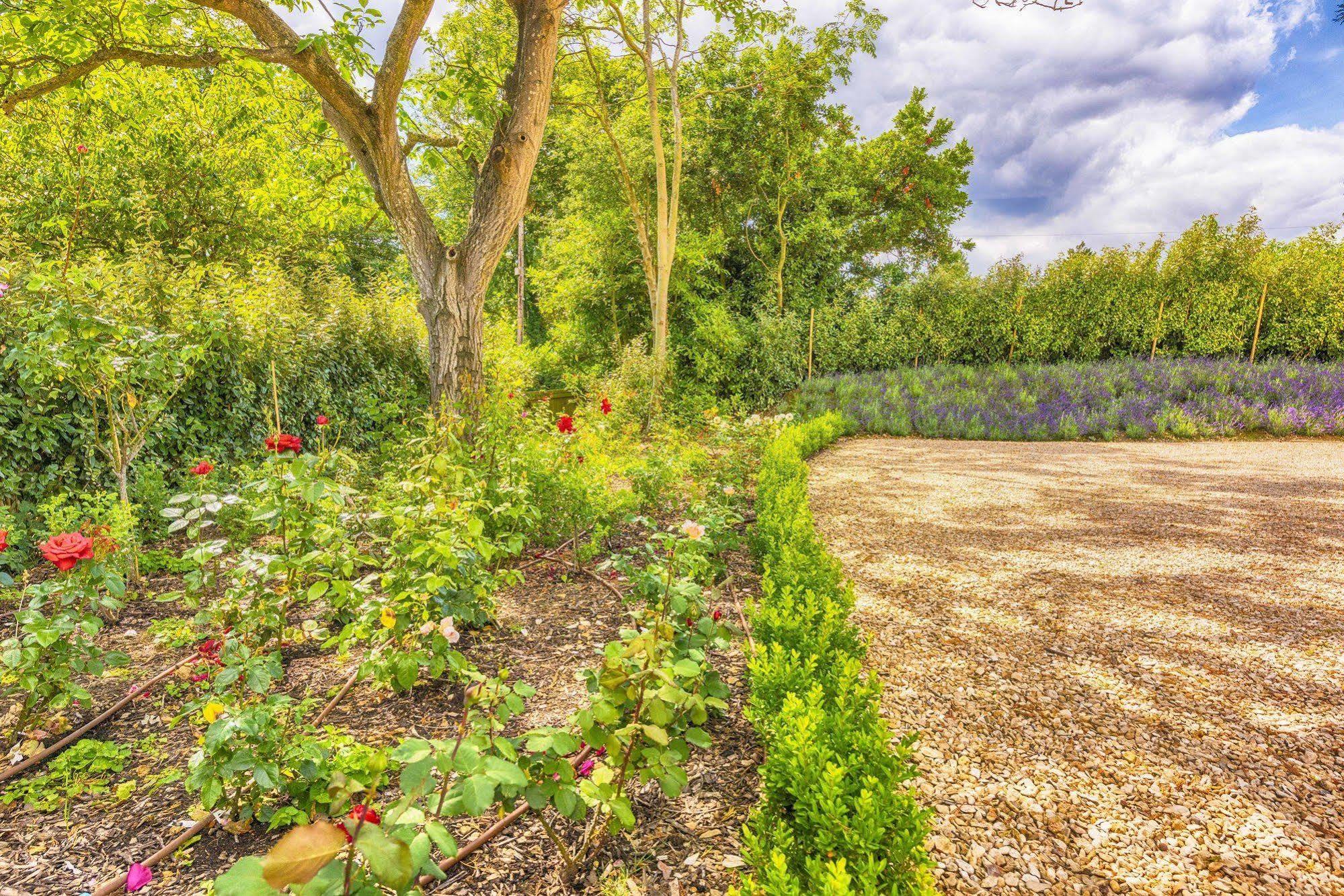 Villa Whitley Coach House Exterior foto